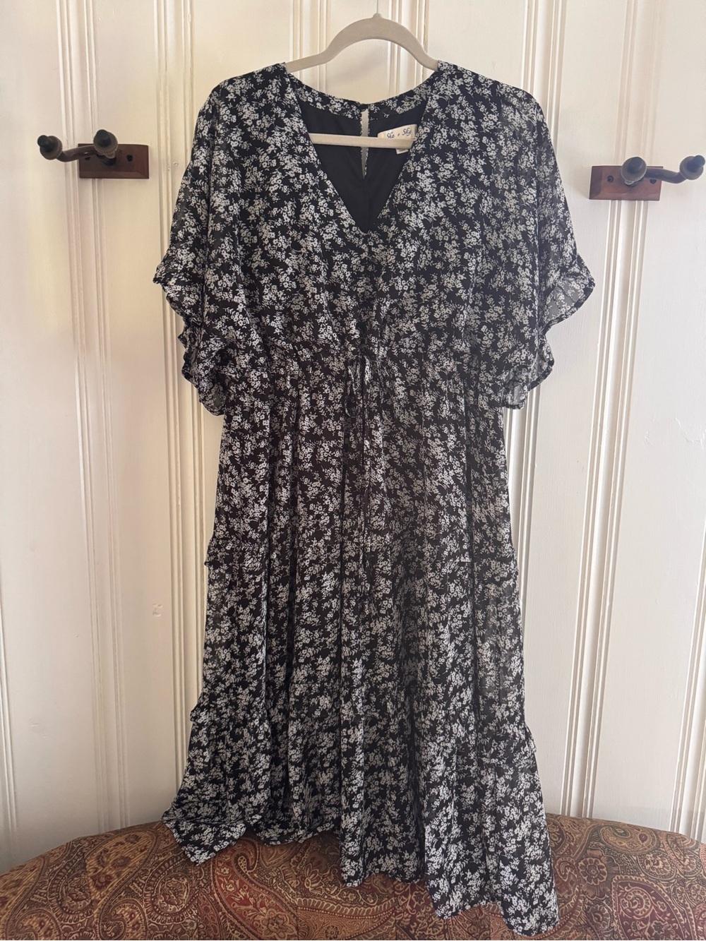She + Sky Black Floral V-Neck Midi Dress